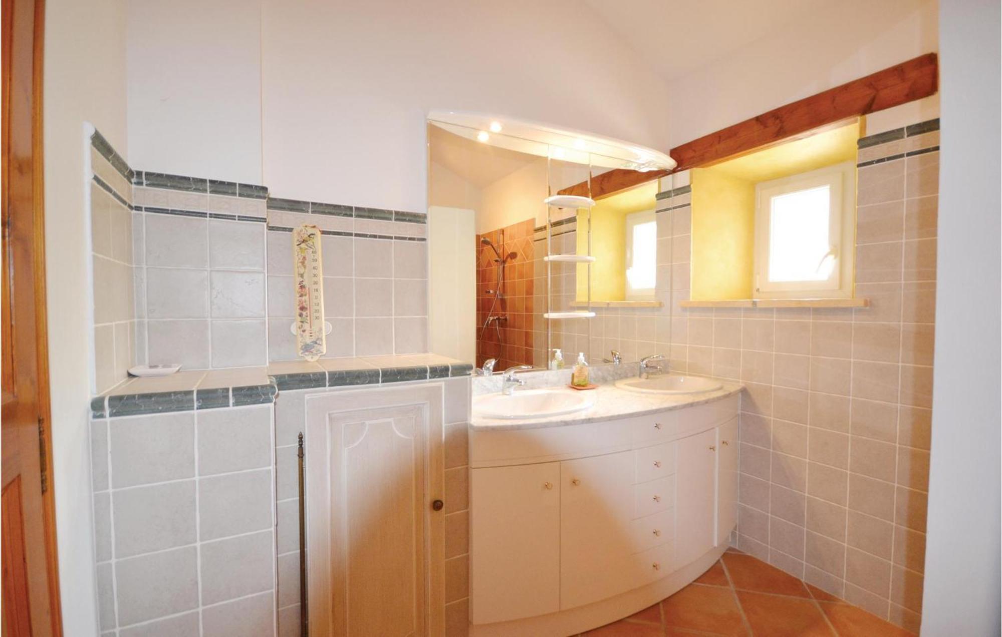 Awesome Home In Bollene With Wifi מראה חיצוני תמונה